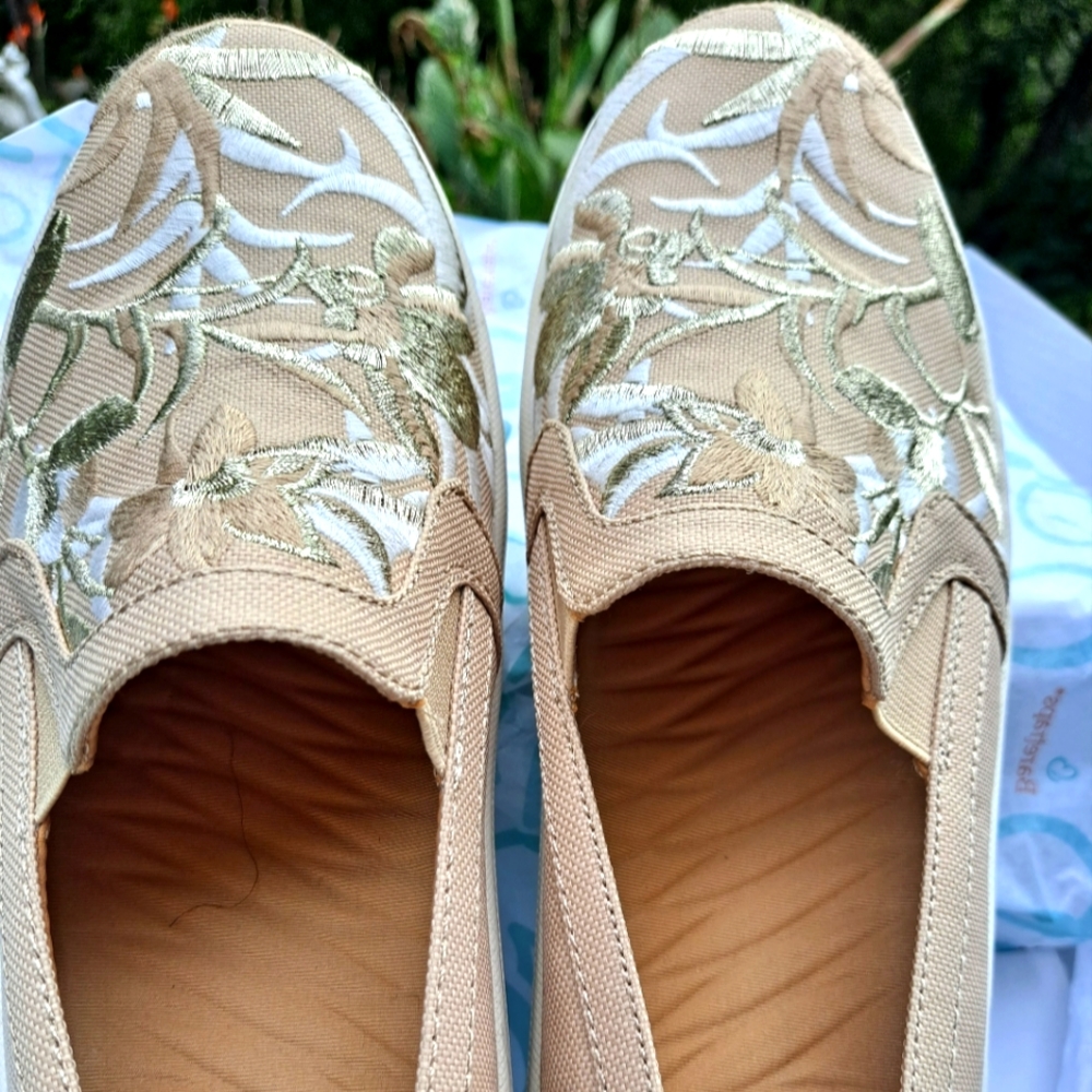 Women's shoes